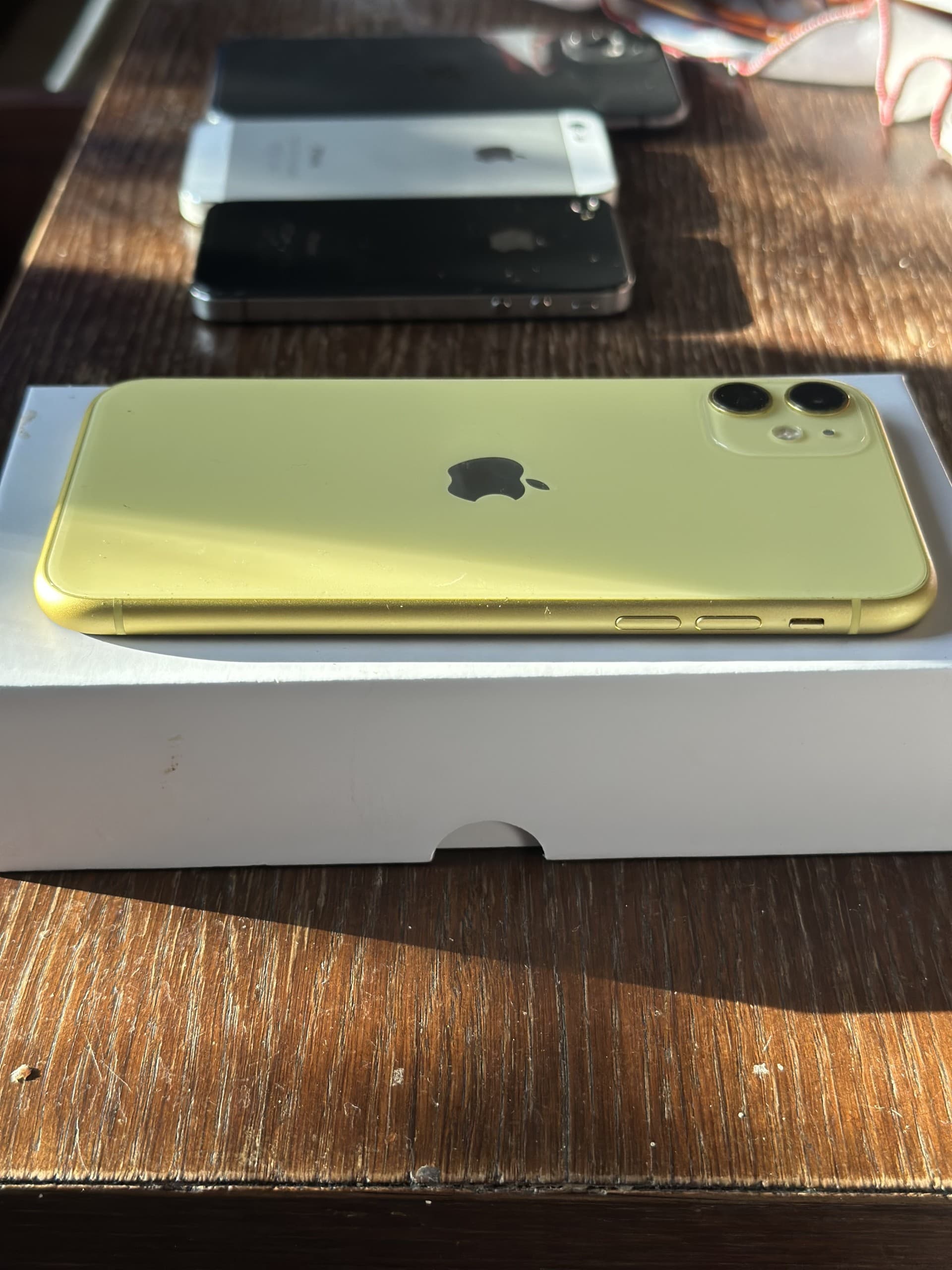 Apple iPhone 11 64GB Yellow