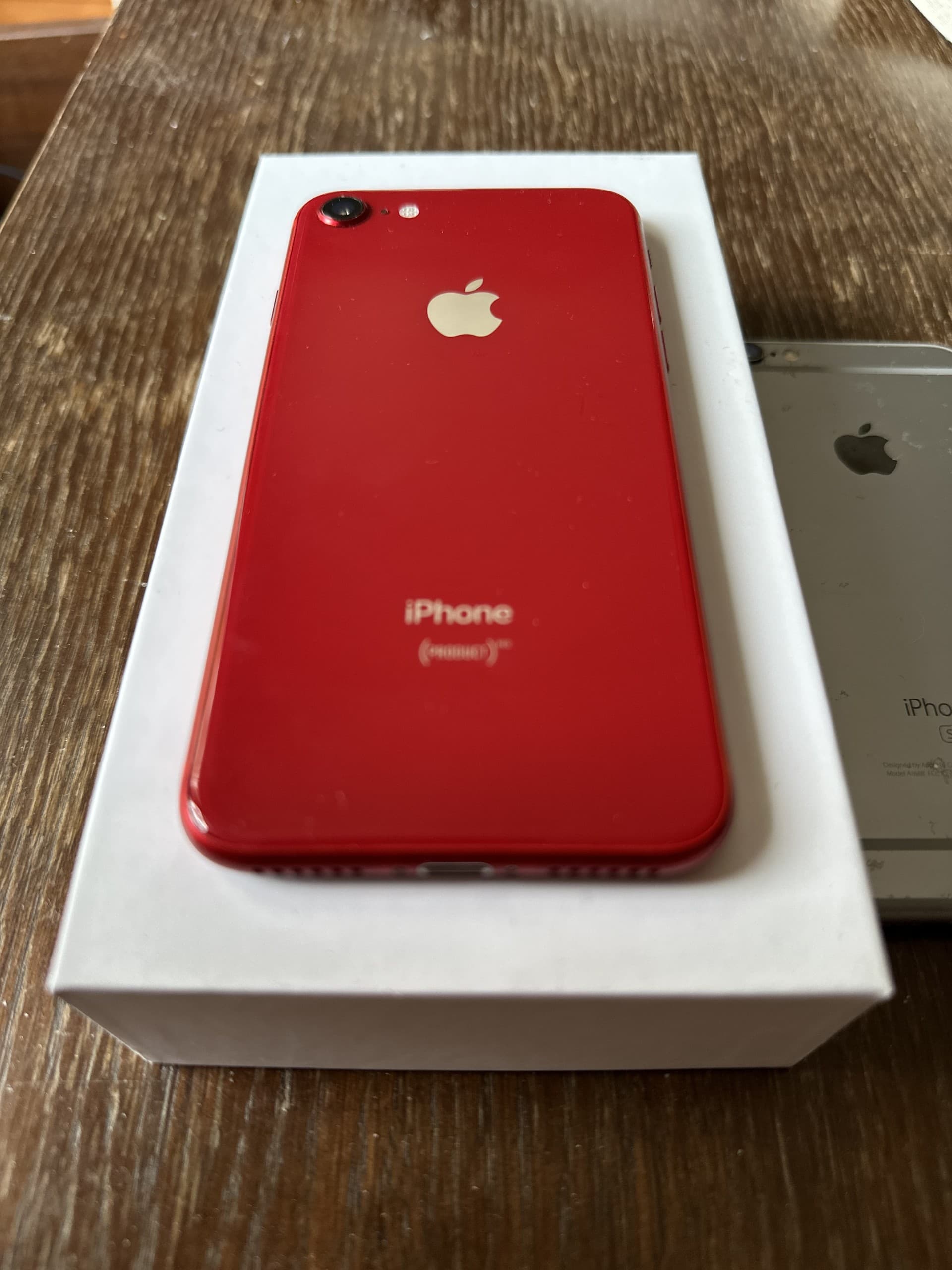 Apple iPhone 8 64GB Red